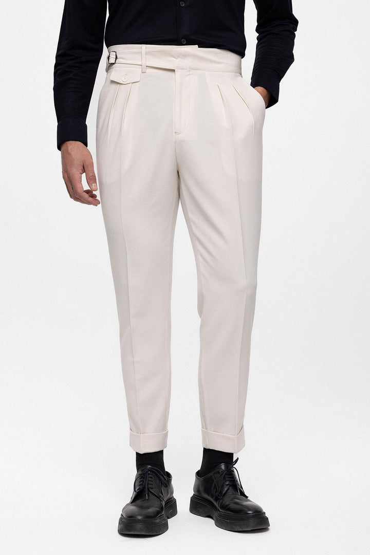 Pantalon Homme Écru Taille Haute (Boyfriend) En Tissu Plissé Avec Ceinture À Boucle - Wessi