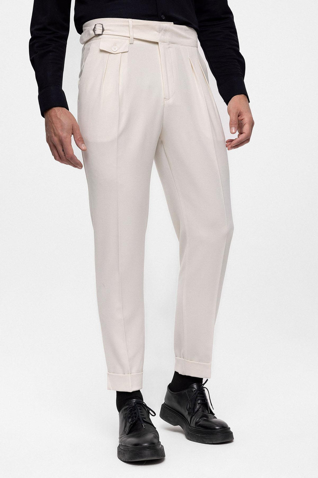 Pantalon Homme Écru Taille Haute (Boyfriend) En Tissu Plissé Avec Ceinture À Boucle - Wessi