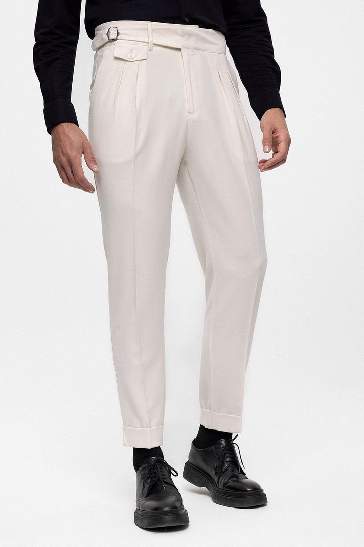 Pantalon Homme Écru Taille Haute (Boyfriend) En Tissu Plissé Avec Ceinture À Boucle - Wessi