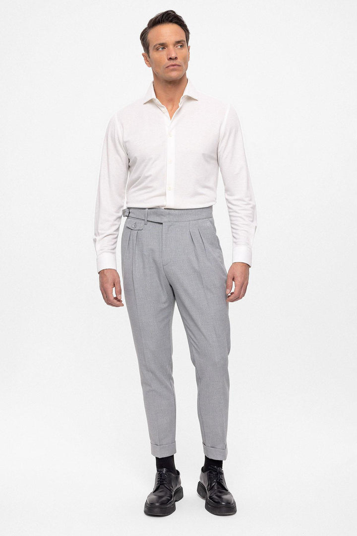 Pantalon Homme Gris Clair Taille Haute (Boyfriend) En Tissu Plissé Avec Ceinture À Boucle - Wessi