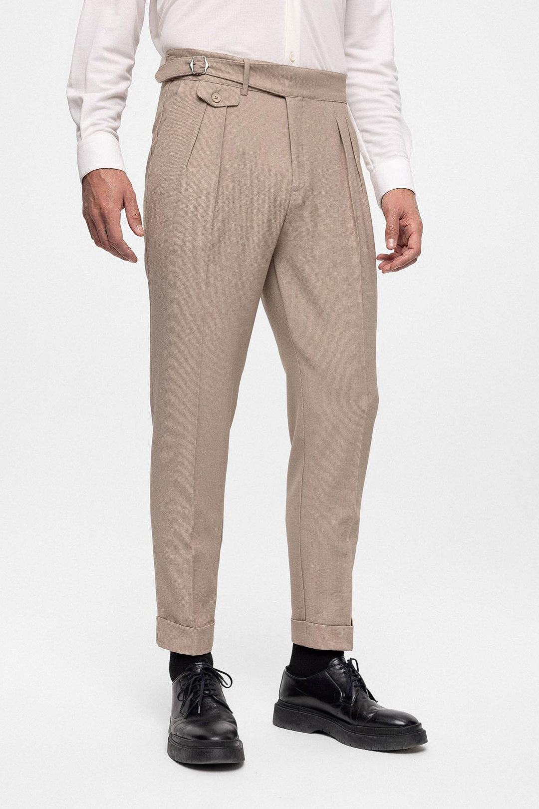 Pantalon Homme Beige Taille Haute (Boyfriend) En Tissu Plissé Avec Ceinture À Boucle - Wessi