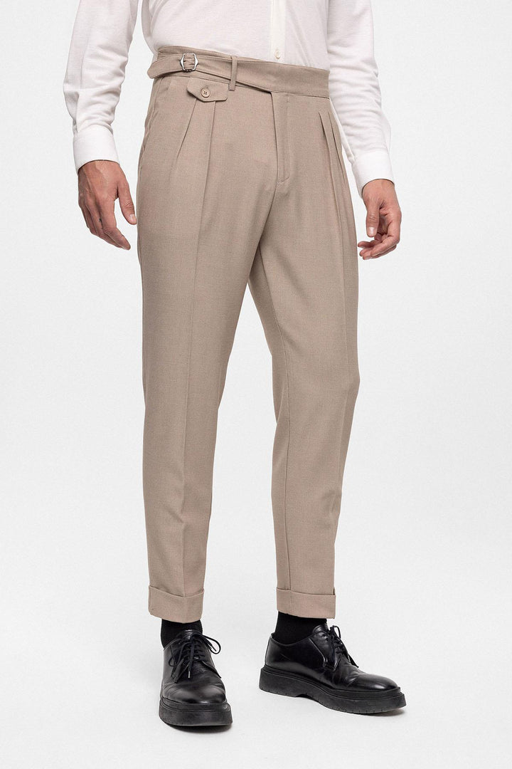 Pantalon Homme Beige Taille Haute (Boyfriend) En Tissu Plissé Avec Ceinture À Boucle - Wessi