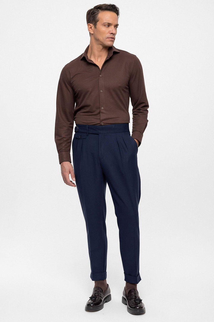 Pantaloni da uomo in tessuto plissettato a vita alta blu navy (fidanzato) con cintura con fibbia - Wessi