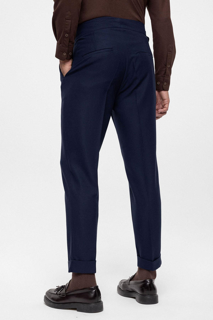 Pantaloni da uomo in tessuto plissettato a vita alta blu navy (fidanzato) con cintura con fibbia - Wessi