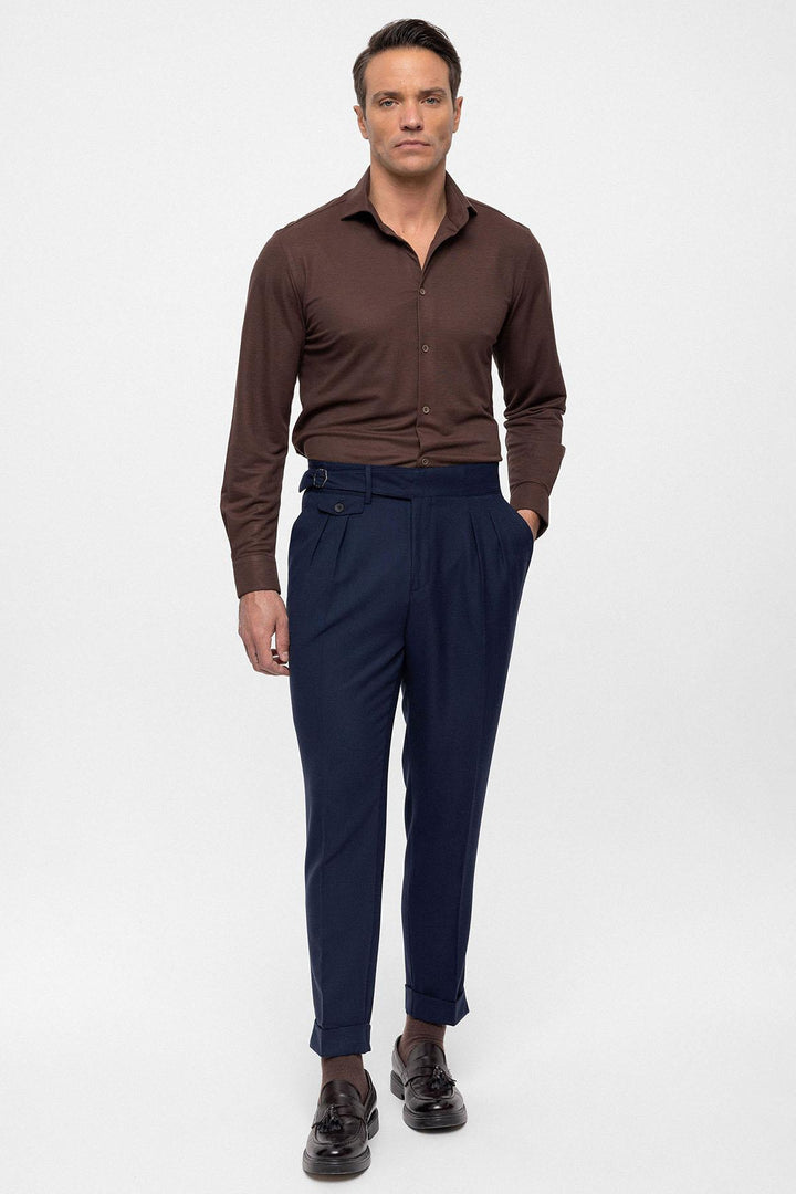 Pantaloni da uomo in tessuto plissettato a vita alta blu navy (fidanzato) con cintura con fibbia - Wessi