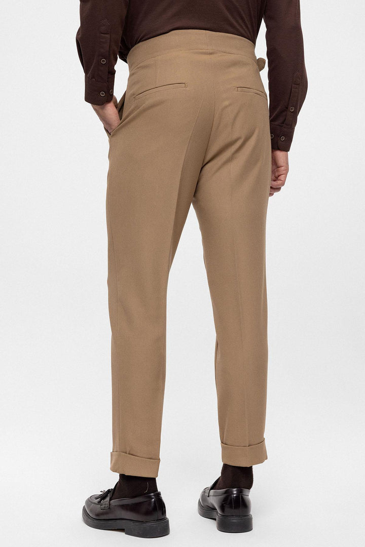 Pantalon Homme Camel Taille Haute (Boyfriend) en Tissu Plissé avec Ceinture à Boucle - Wessi