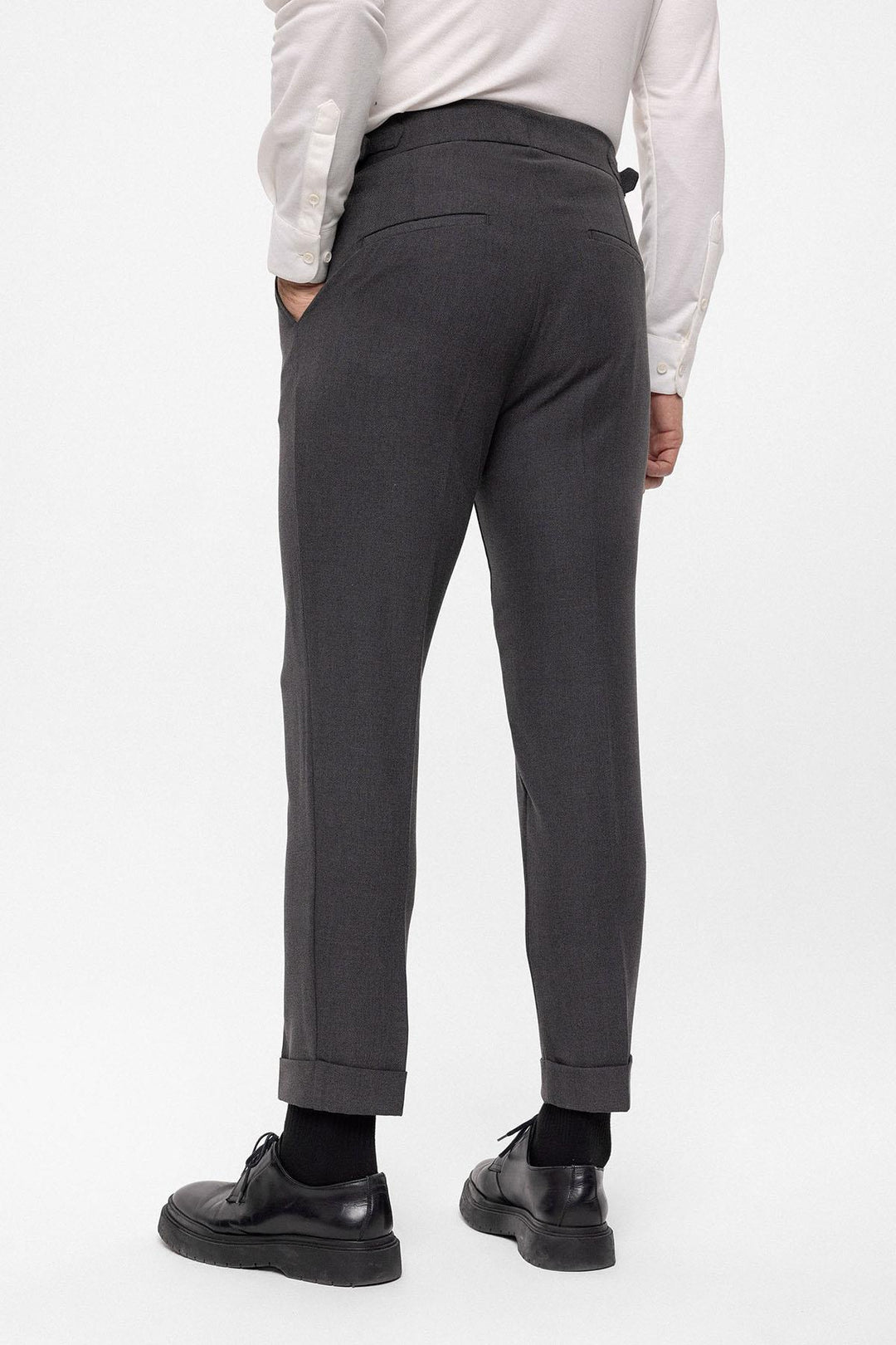 Pantaloni da uomo in tessuto plissettato con cintura con fibbia laterale a vita alta antracite (fidanzato) - Wessi