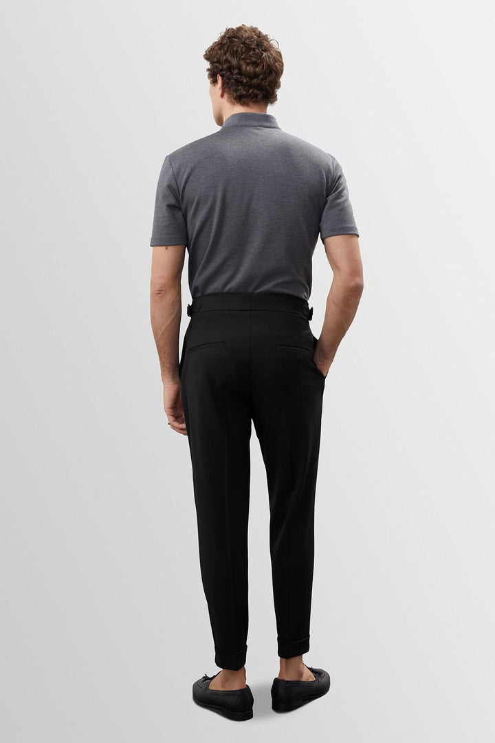 Pantalón carrot fit plisado de cintura alta negro para hombre - Wessi