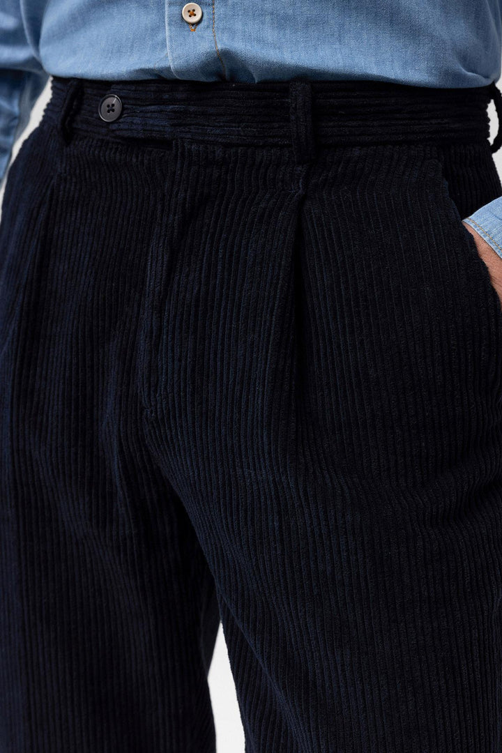 Pantaloni da uomo in velluto pieghettato a vita alta blu navy - Wessi