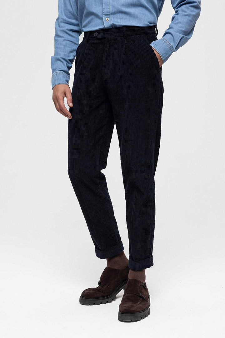 Pantaloni da uomo in velluto pieghettato a vita alta blu navy - Wessi