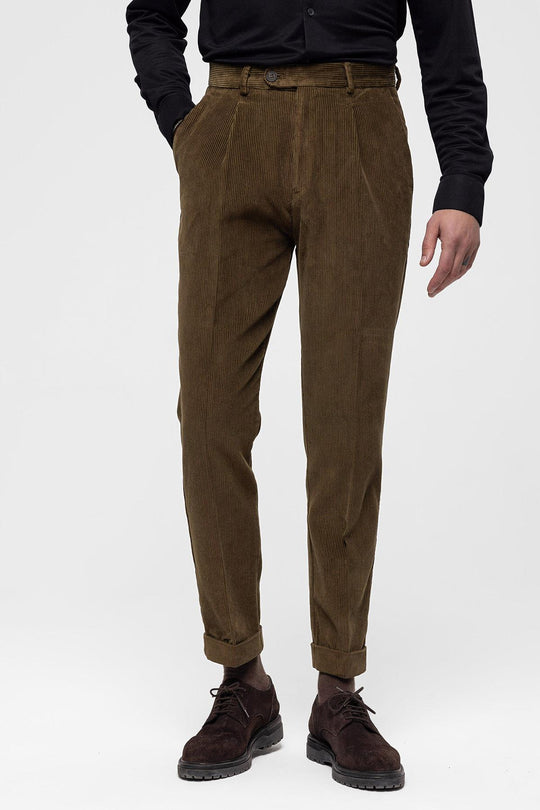 Pantalón de hombre de terciopelo plisado de talle alto en visón - Wessi