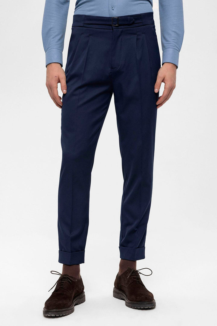 Pantaloni da uomo con dettagli con fibbia a vita alta blu navy - Wessi