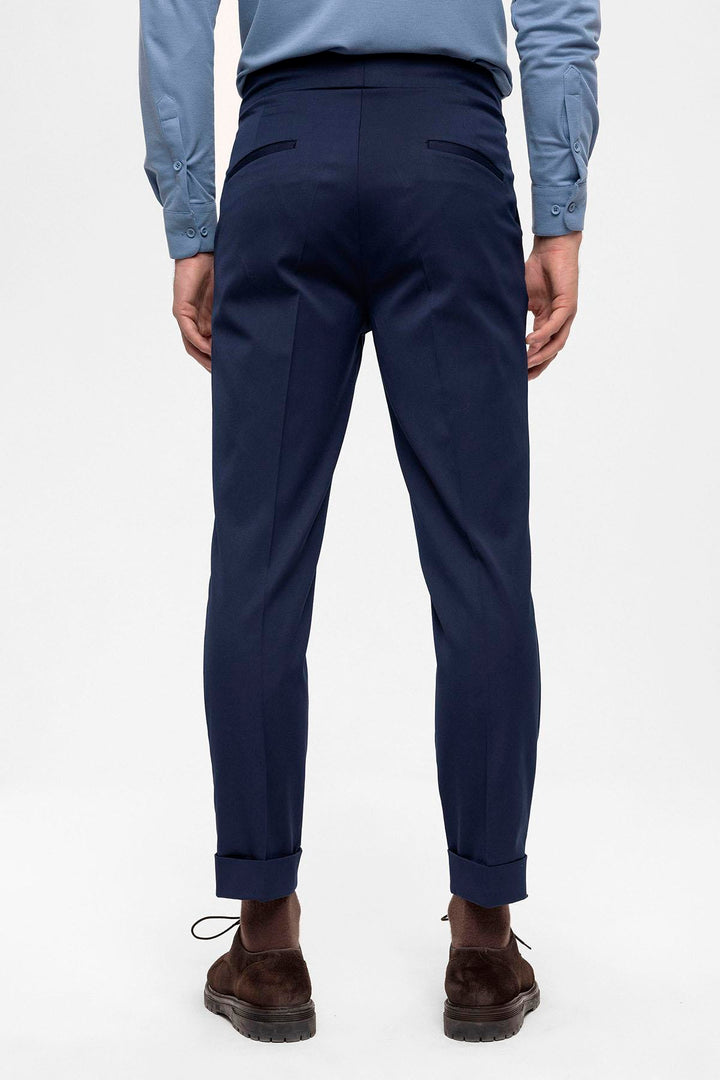 Pantaloni da uomo con dettagli con fibbia a vita alta blu navy - Wessi