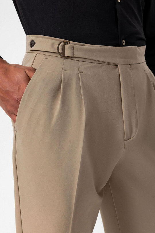 Pantalón Hombre Beige Talle Alto Plisado Con Cinturón - Wessi