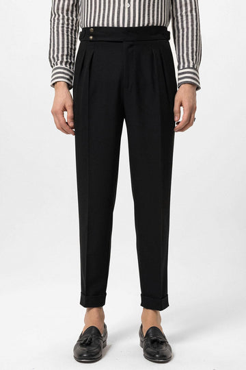 Pantalón de hombre de tela plisada con cintura alta y hebillas laterales negros - Wessi