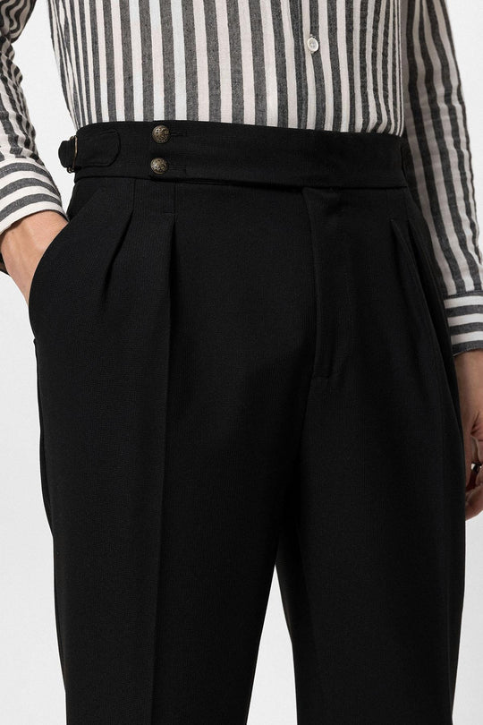 Pantalón de hombre de tela plisada con cintura alta y hebillas laterales negros - Wessi