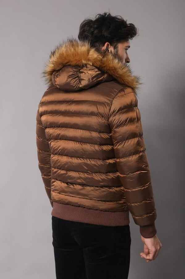 Abrigo acolchado con capucha de piel para hombre en color tostado | wess